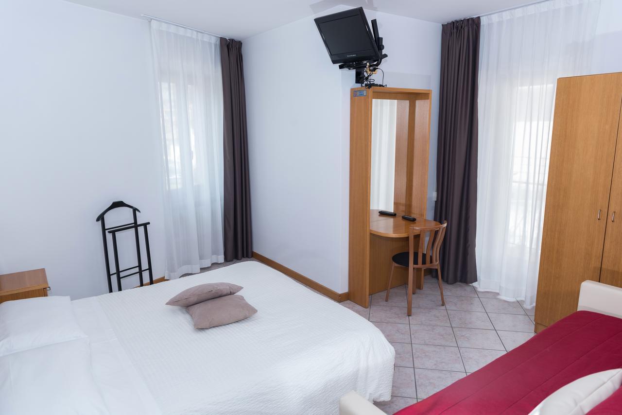Albergo Ristorante Da Neni モーリ エクステリア 写真